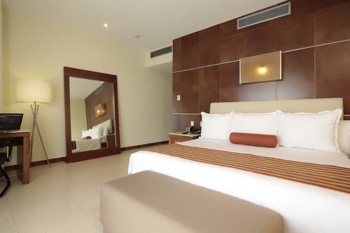 Krystal Urban Cancun Centro