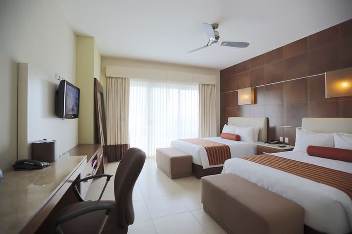 Krystal Urban Cancun Centro