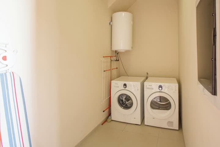 Spanish Water Apartments
