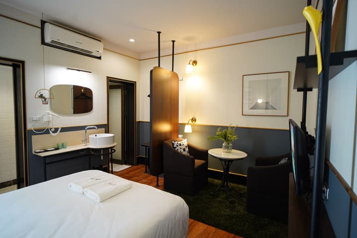 Josh Hotel