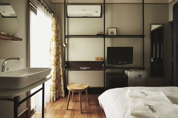 Josh Hotel