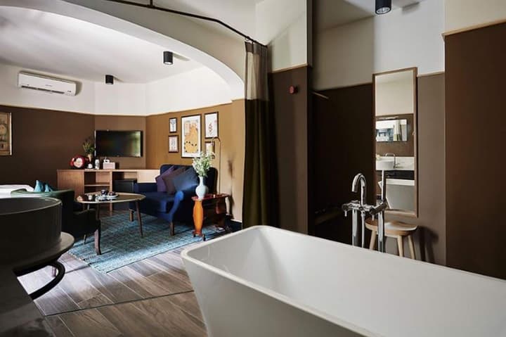 Josh Hotel