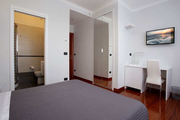 J24 B&B