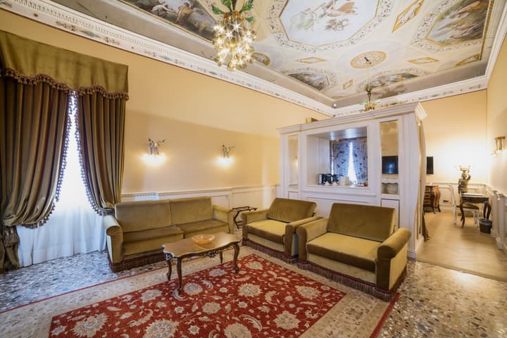 Hotel Nani Mocenigo Palace