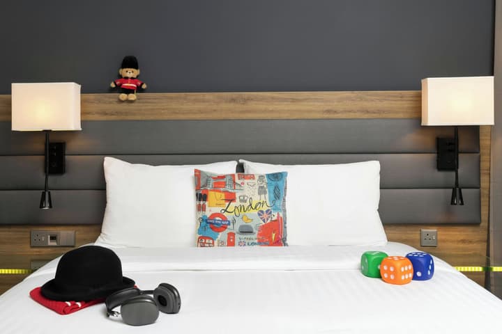MOXY London Heathrow Airport