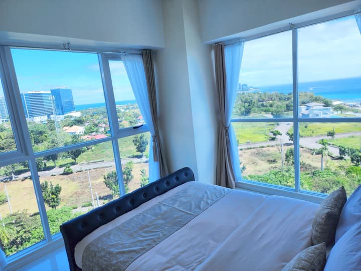 La Mirada Residences