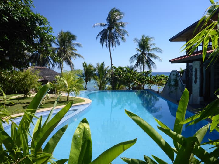 Island View Beachfront Resort
