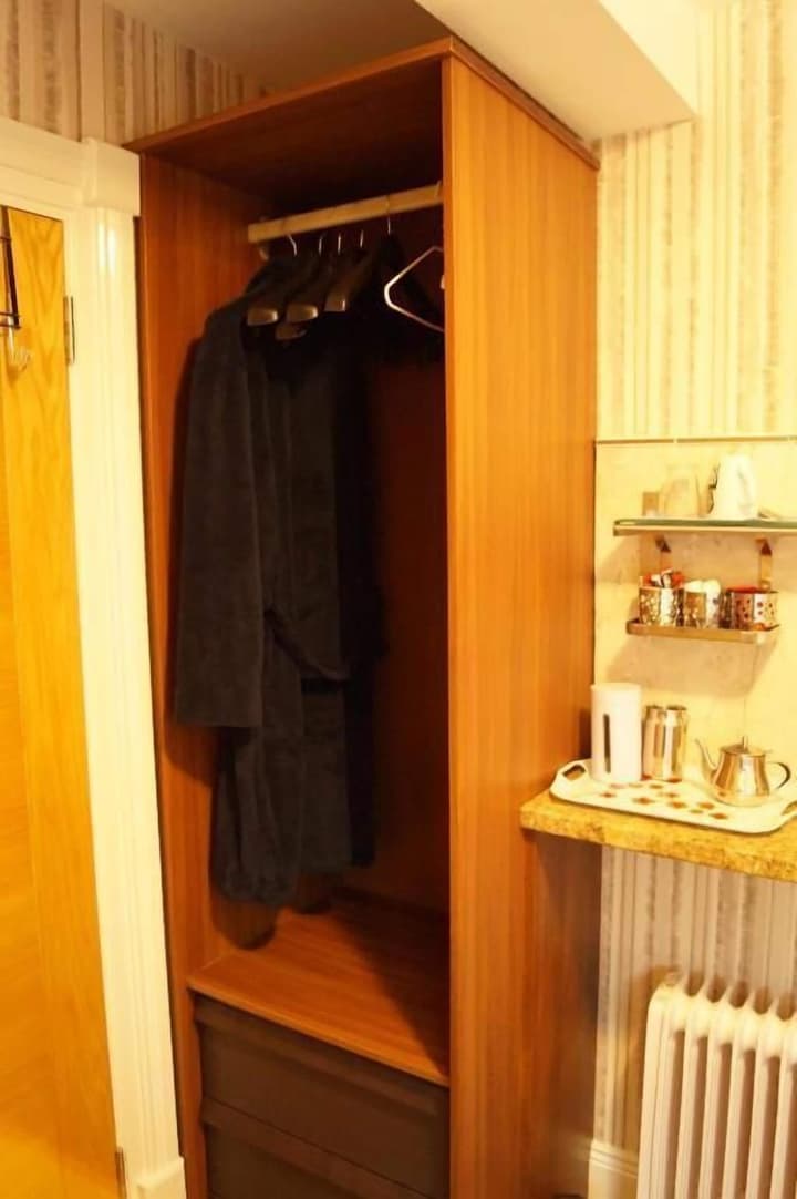 DUBLIN AIRPORT / BEAUMONT HOSPITAL Marie’s Bed and Breakfast