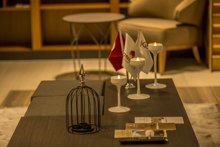 Honour Hotel