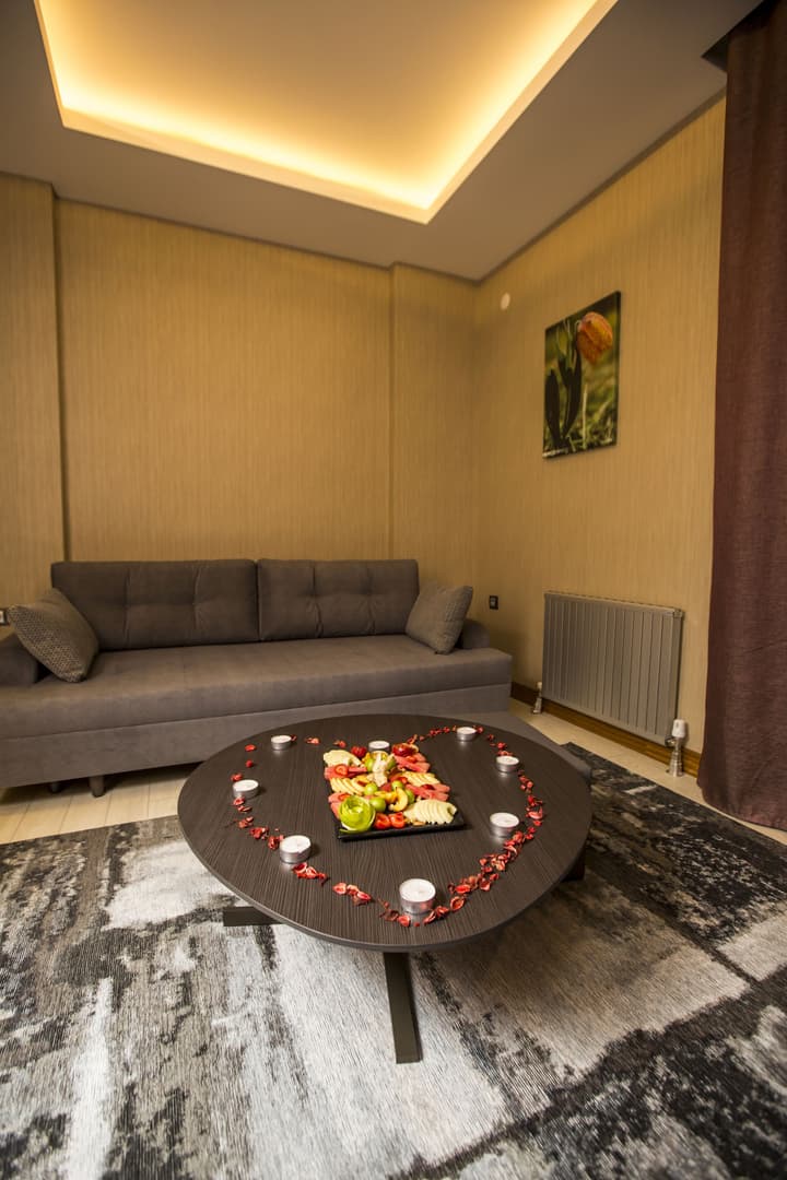 Honour Hotel