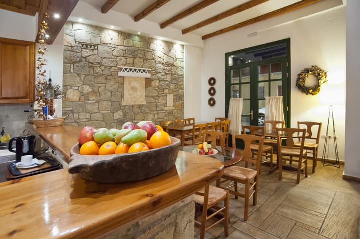 Artemis Hotel