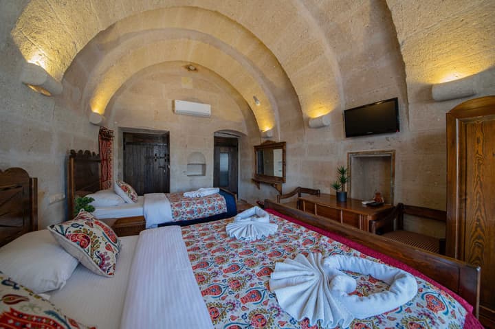 Safran Cave Hotel