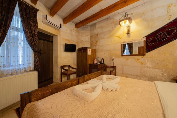 Safran Cave Hotel