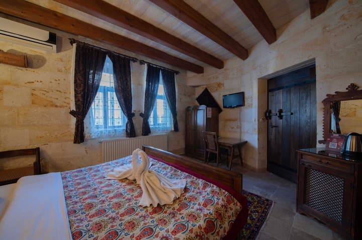Safran Cave Hotel