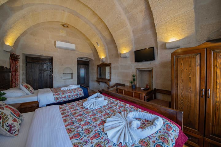 Safran Cave Hotel