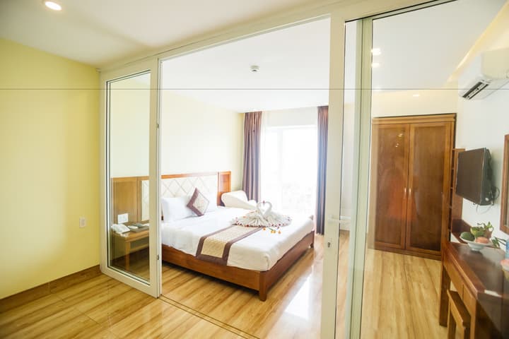 Dana Sailing Hotel