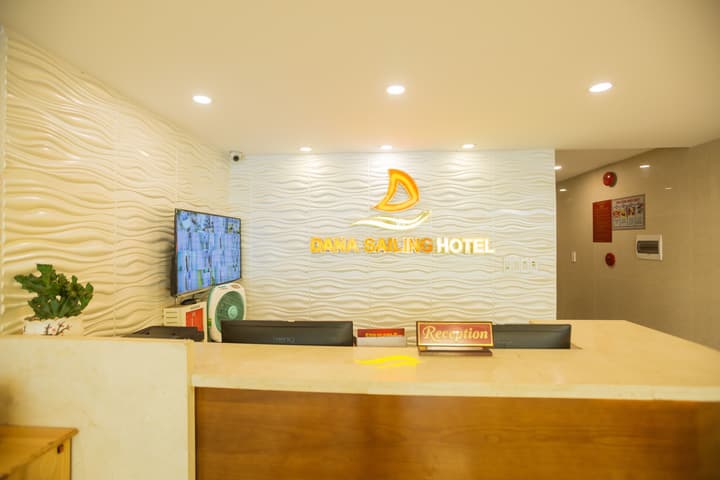 Dana Sailing Hotel