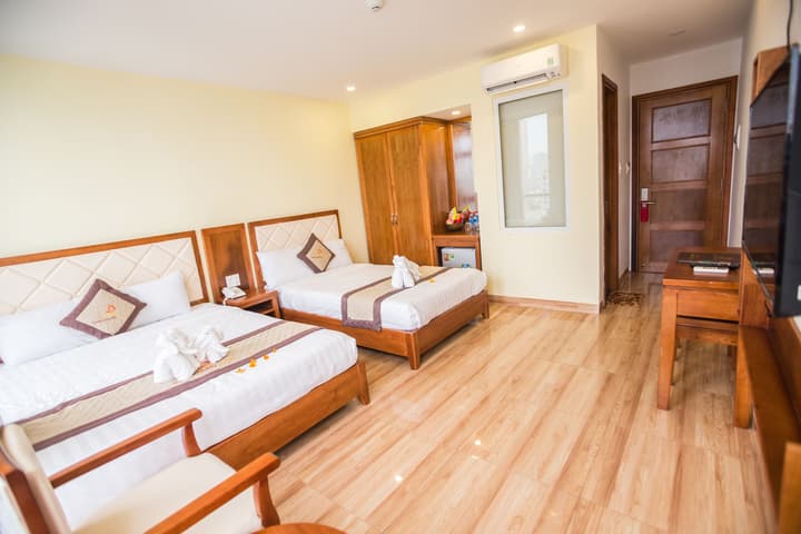 Dana Sailing Hotel