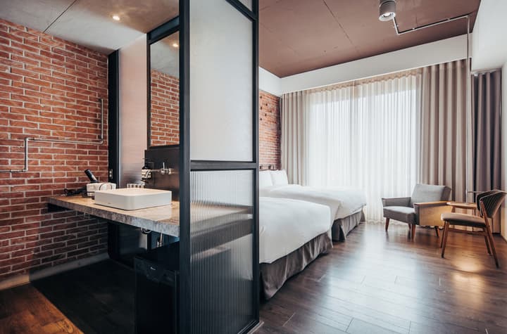 U.I.J Hotel & Hostel