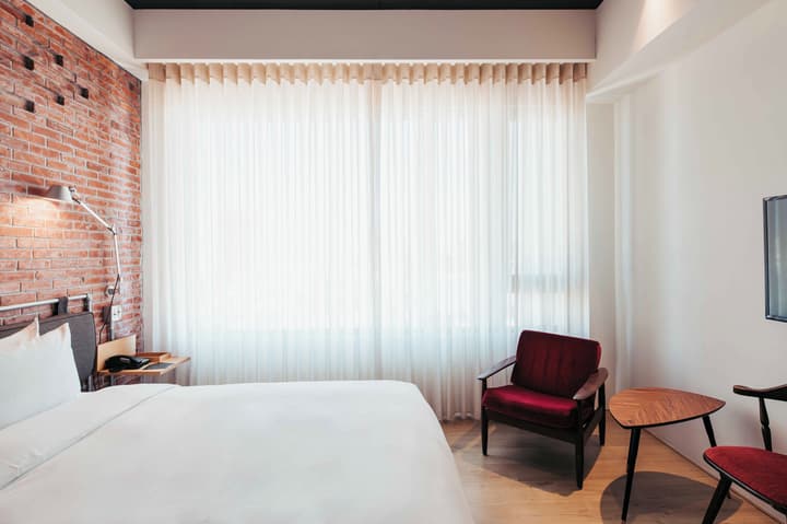 U.I.J Hotel & Hostel