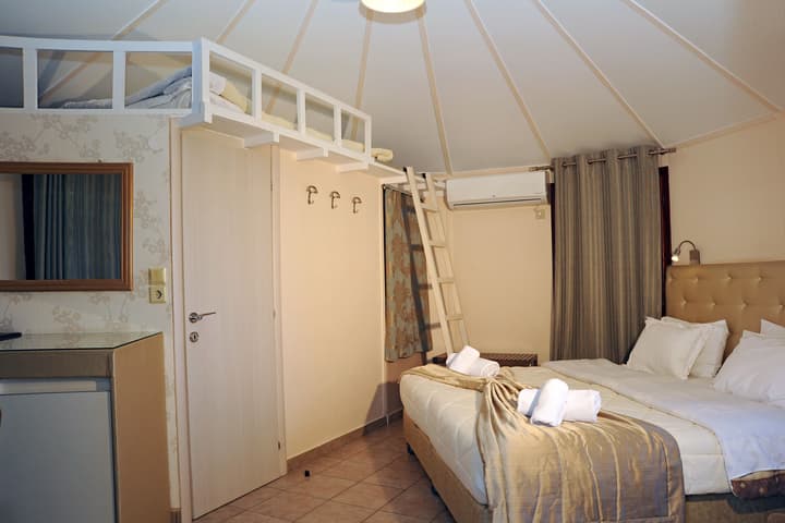 Chrissa Camping Rooms & Bungalows