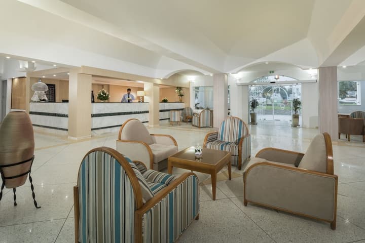 Hari Club Beach Resort