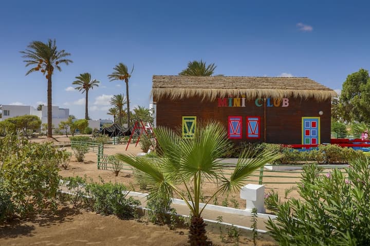 Hari Club Beach Resort