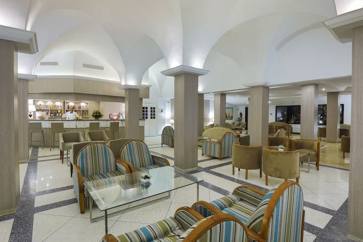 Hari Club Beach Resort