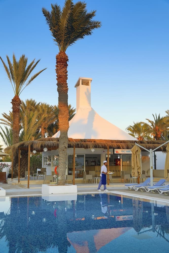 Hari Club Beach Resort