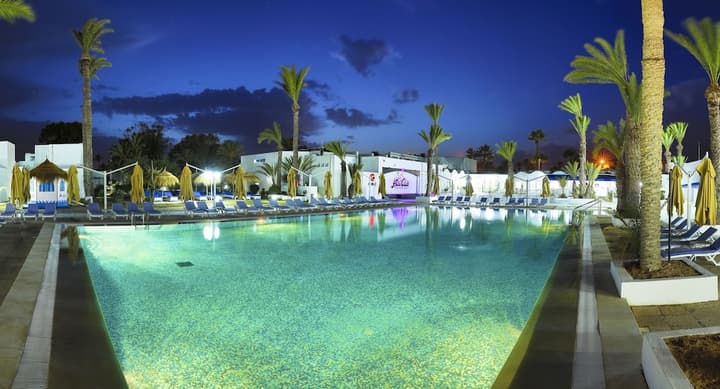 Hari Club Beach Resort
