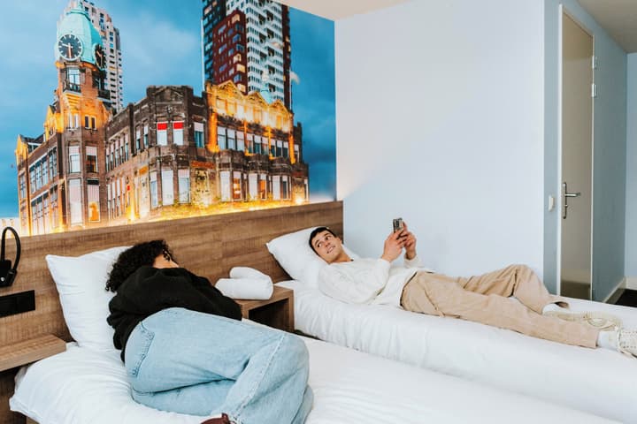 Rotterdam Teleport Hotel