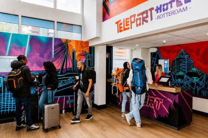 Rotterdam Teleport Hotel