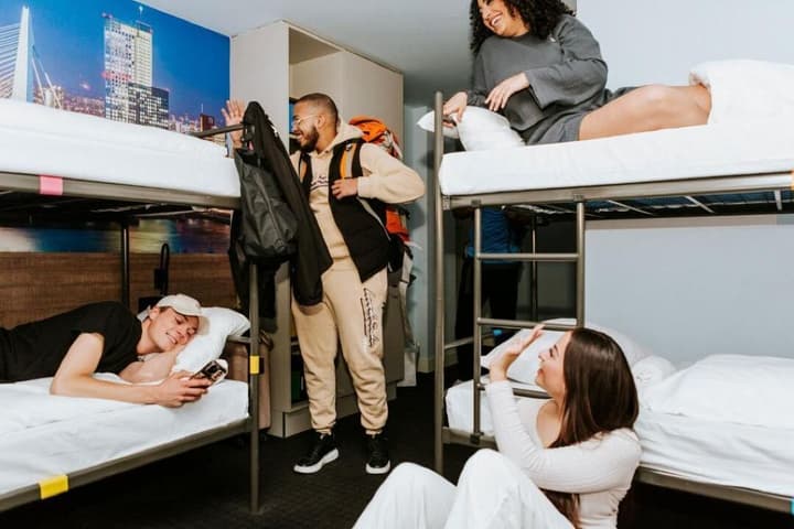 Rotterdam Teleport Hotel