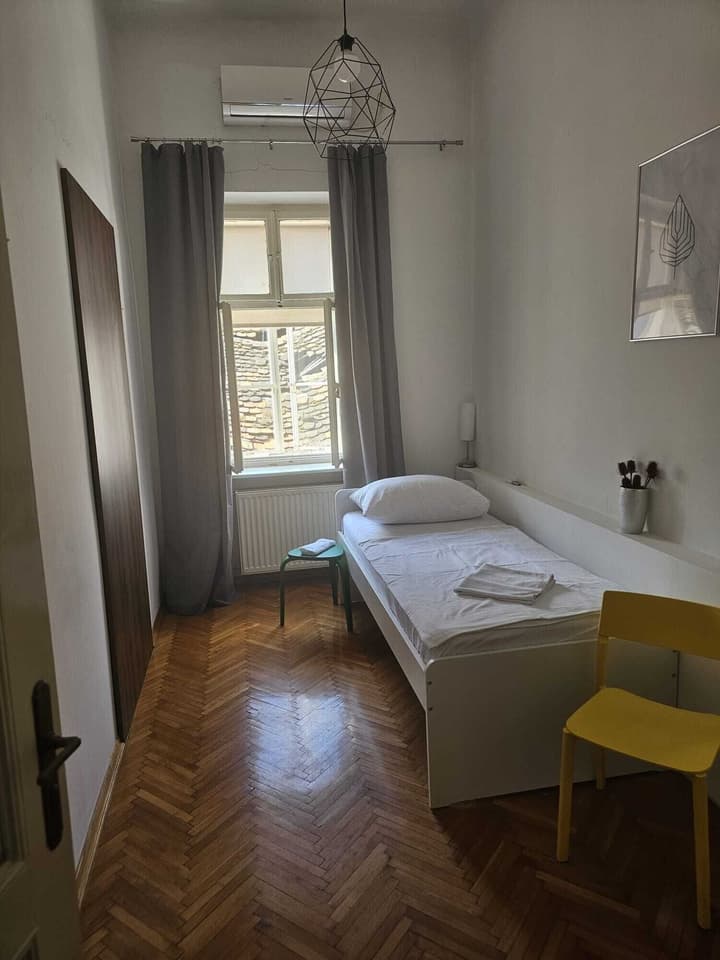 Tia Apartments and Rooms