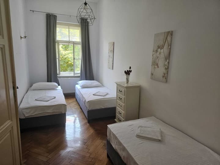 Tia Apartments and Rooms