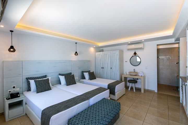 Tropicana Suites & Villas
