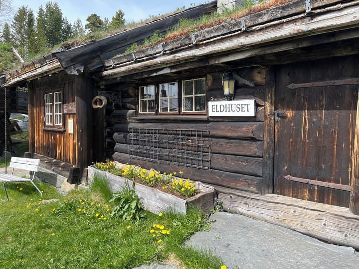 Raulandsakademiet og Vandrerhjem