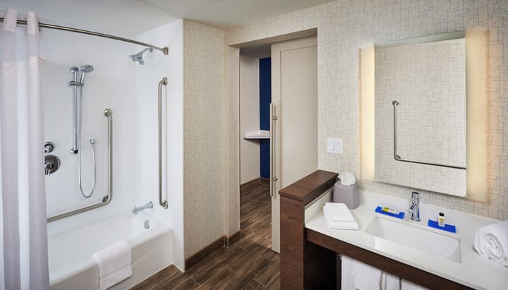 Holiday Inn Express Niagara-On-The-Lake by IHG