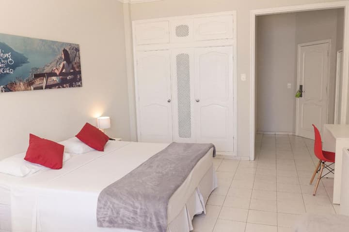 CLH SUITES Copacabana Domingos Ferreira