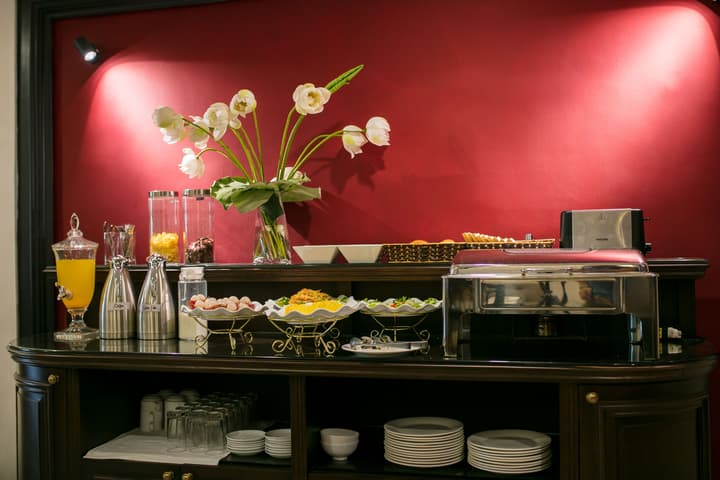 Golden Rooster Hotel