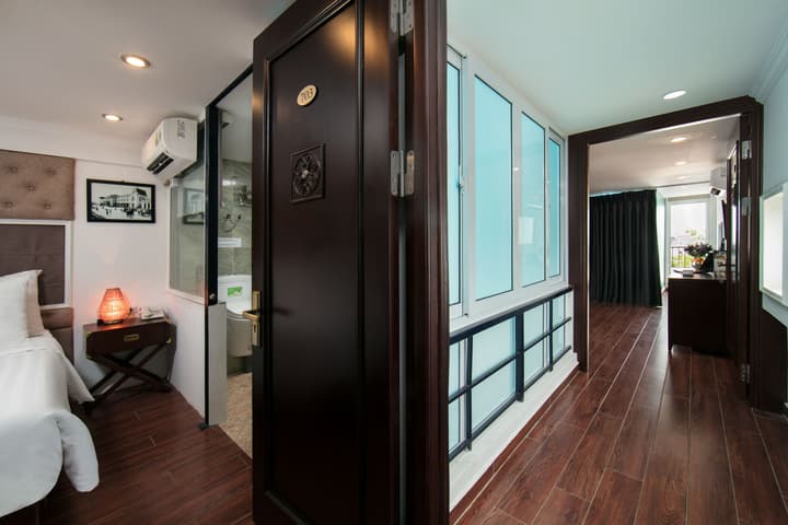 Golden Rooster Hotel