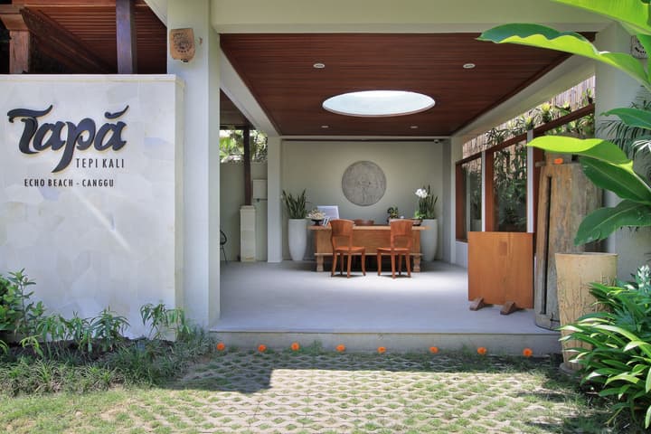 Tapa Tepi Kali Canggu by Pramana