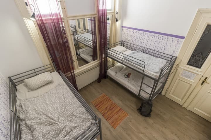 Baroque Hostel & Coworking