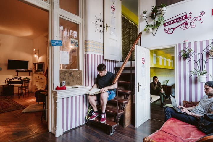 Baroque Hostel & Coworking