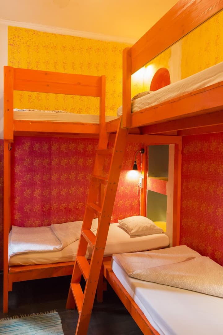 Baroque Hostel & Coworking