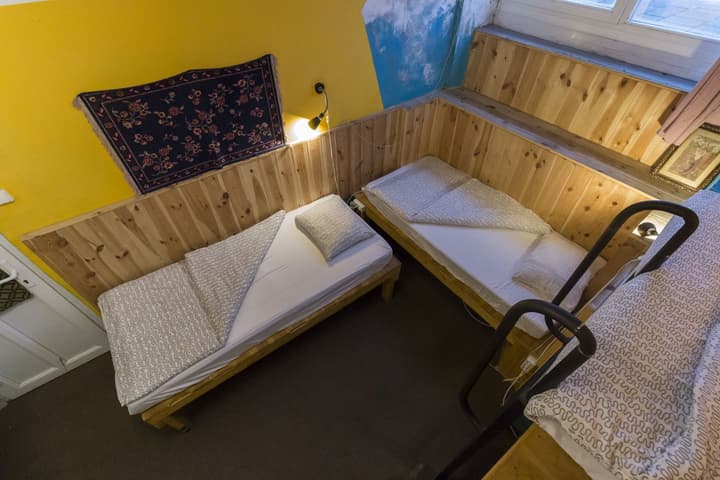 Baroque Hostel & Coworking