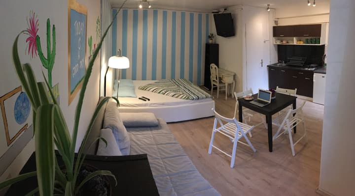 Baroque Hostel & Coworking