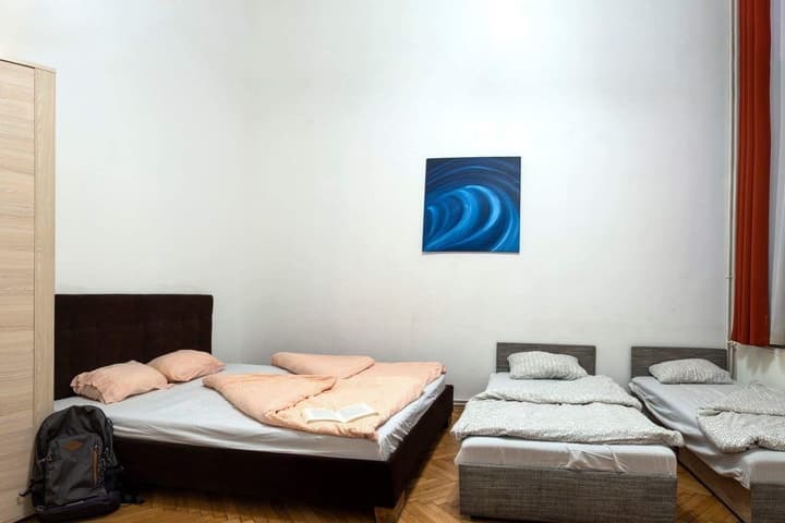 Baroque Hostel & Coworking