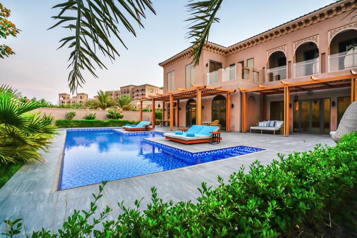 Royal Saray Resort