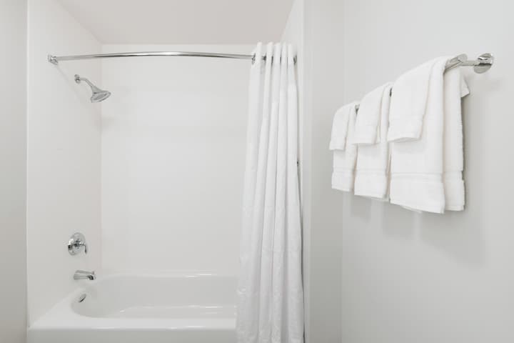 Holiday Inn Express & Suites Lake Havasu - London Bridge by IHG